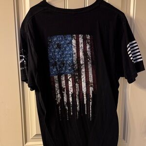 Grunt Style x Realtree Men’s Black Graphic Tee with Distressed American Flag